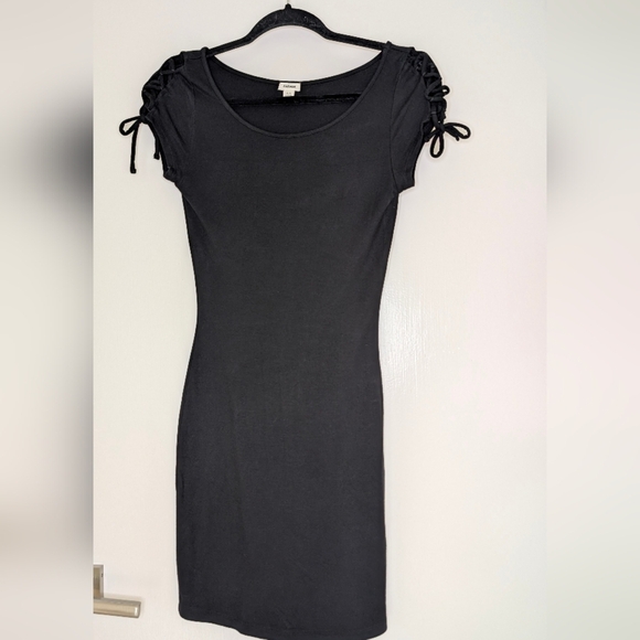 Garage Dresses & Skirts - Garage Black Mini Stretch Dress with Tie Sleeves Size S